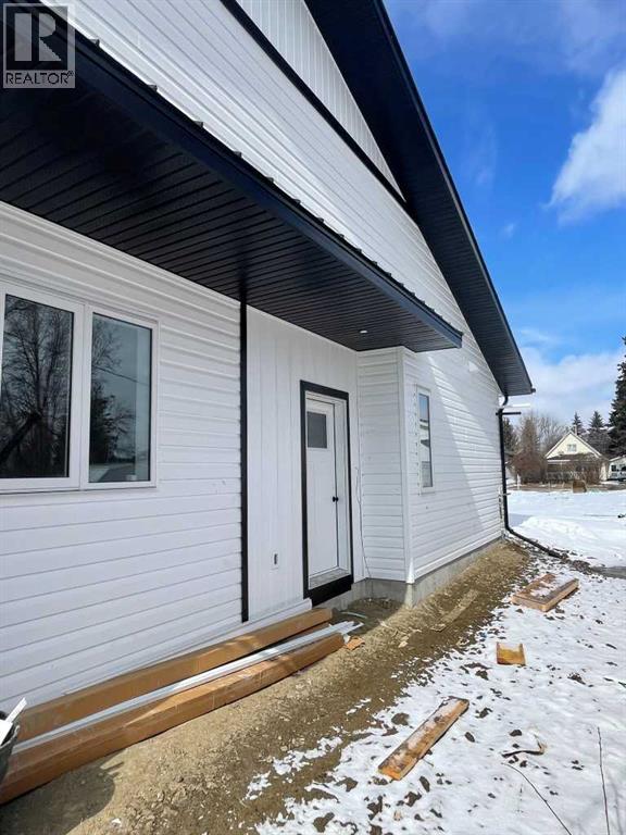 5463 55 Avenue, Lacombe