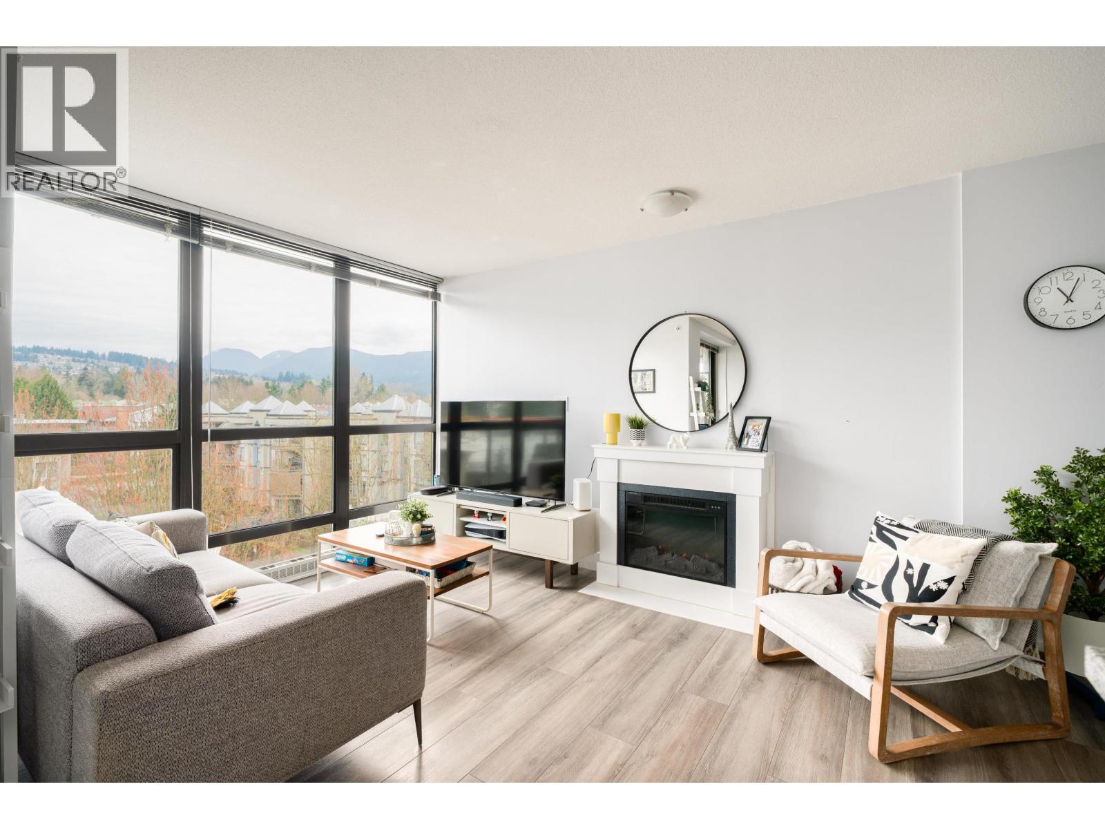 702 2959 GLEN DRIVE, Coquitlam