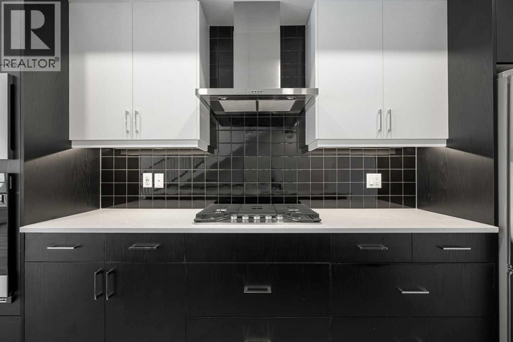 8323 8 Avenue SW - 16