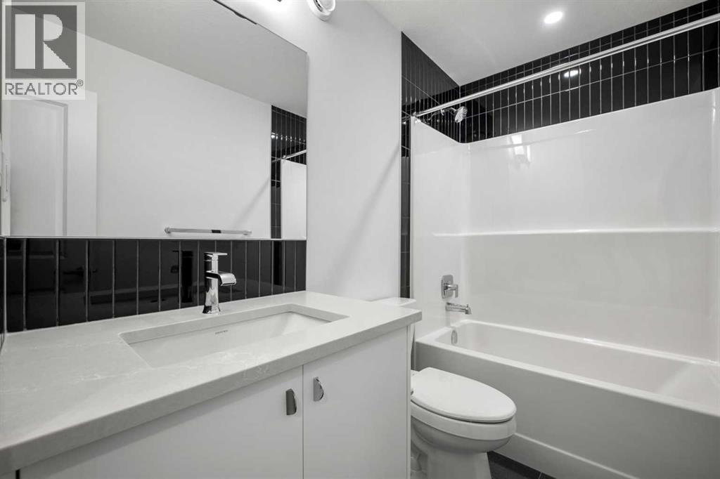 8323 8 Avenue SW - 30