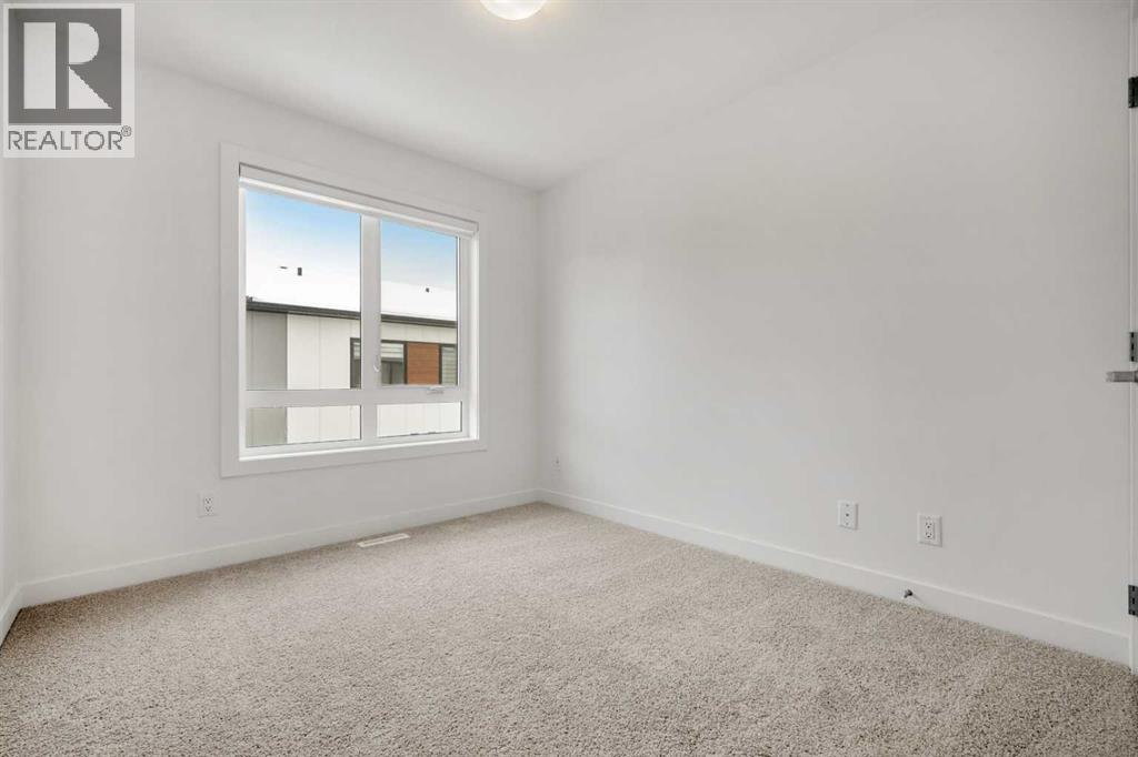 8323 8 Avenue SW - 28