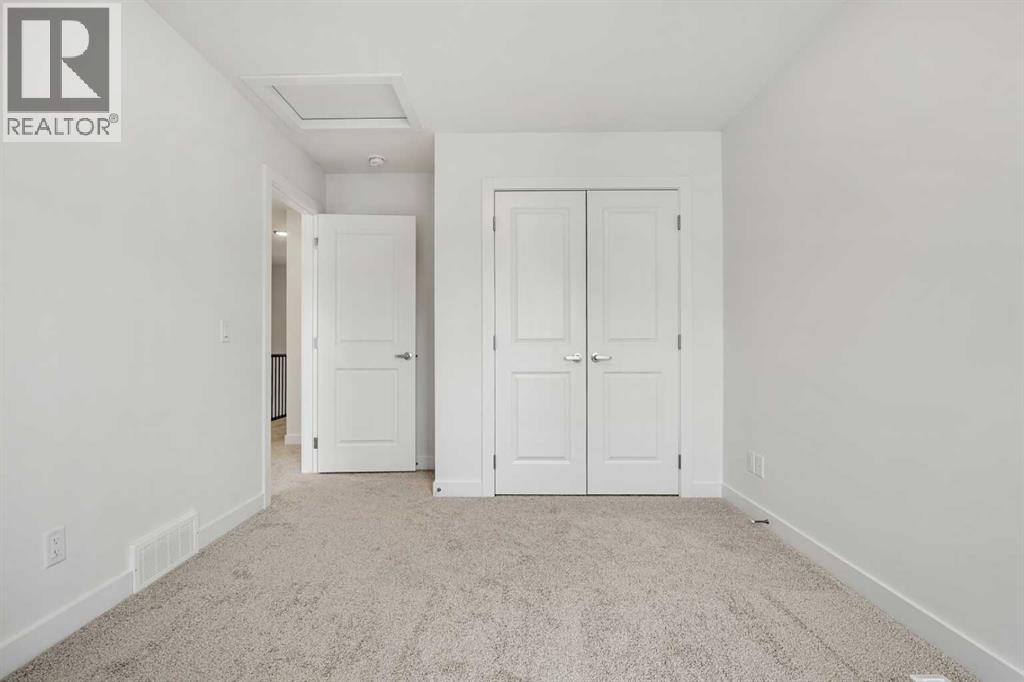 8323 8 Avenue SW - 27