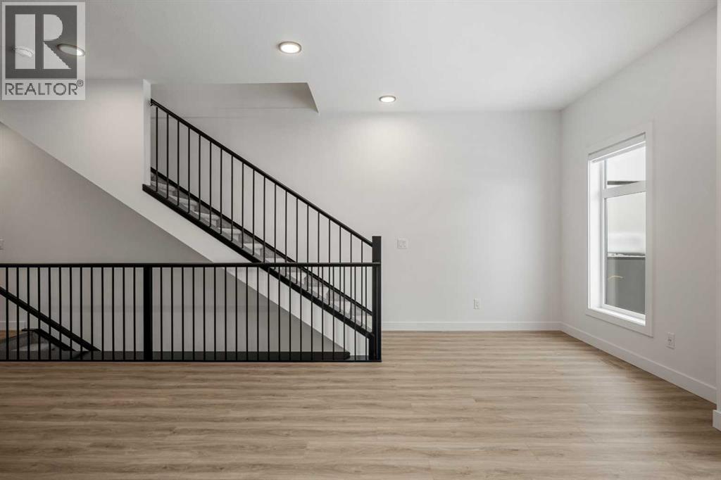 8323 8 Avenue SW - 11