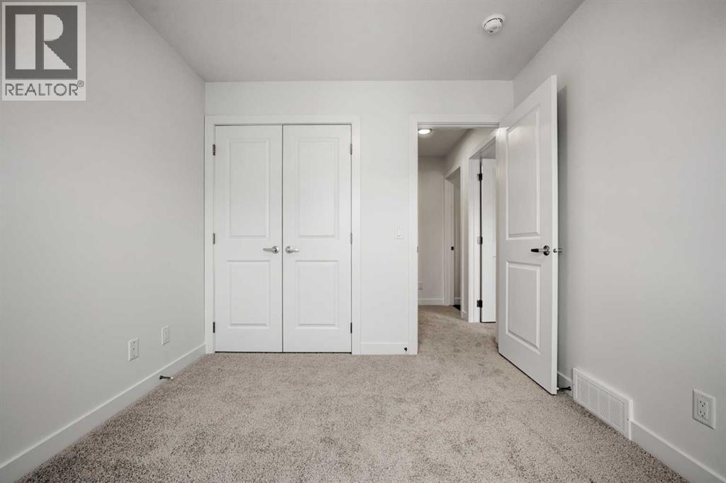 8323 8 Avenue SW - 29