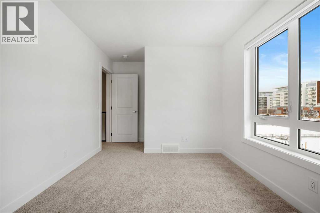 8323 8 Avenue SW - 22