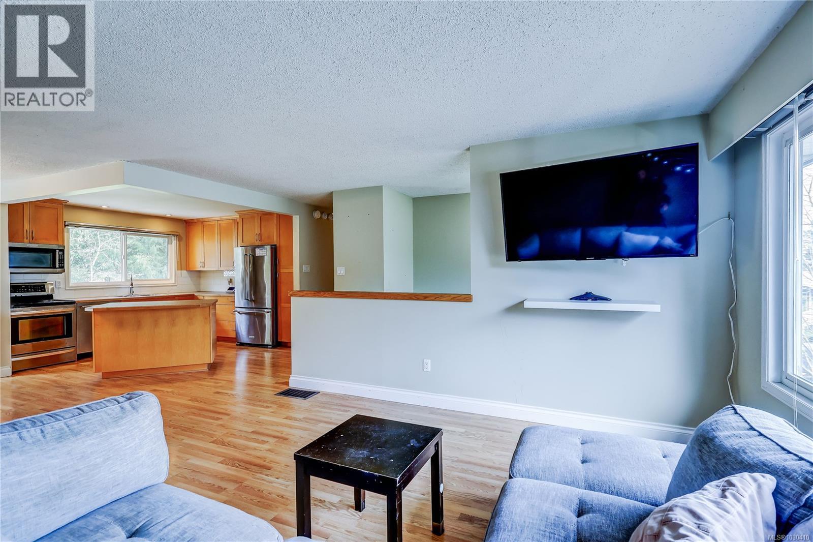 785 Parkview Dr - 10