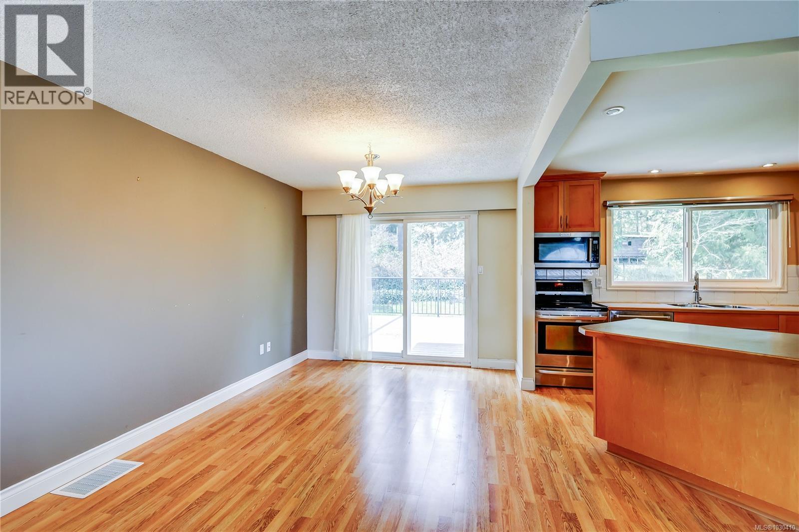 785 Parkview Dr - 12