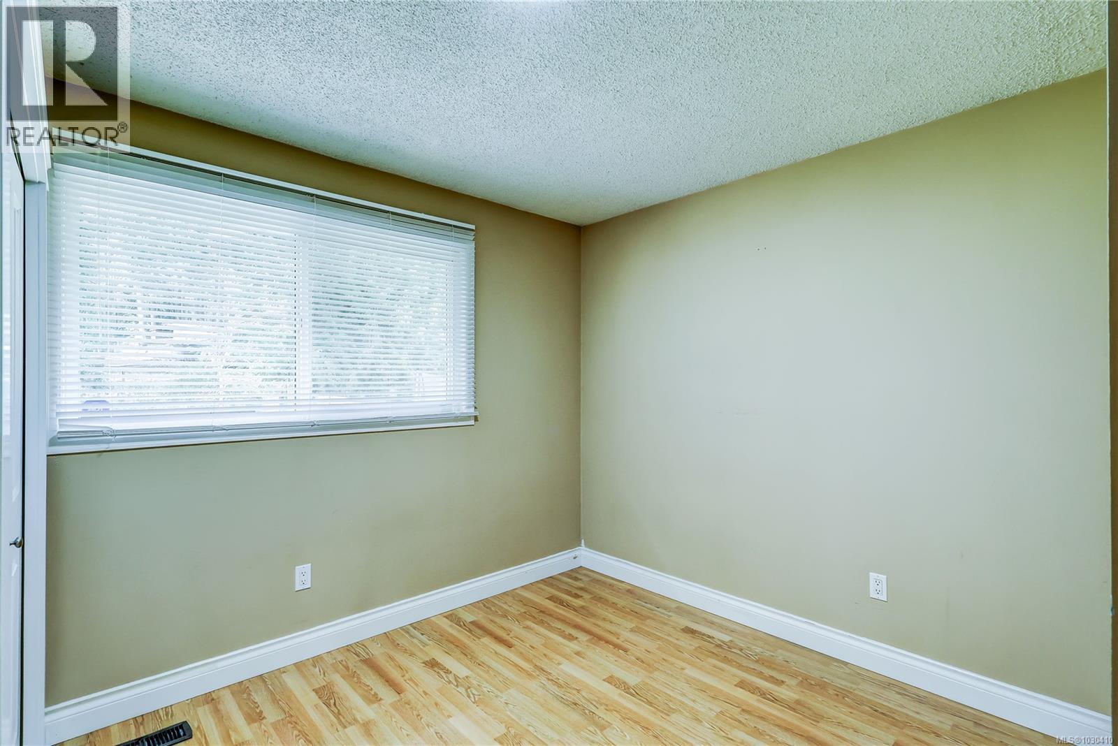 785 PARKVIEW DR - 14