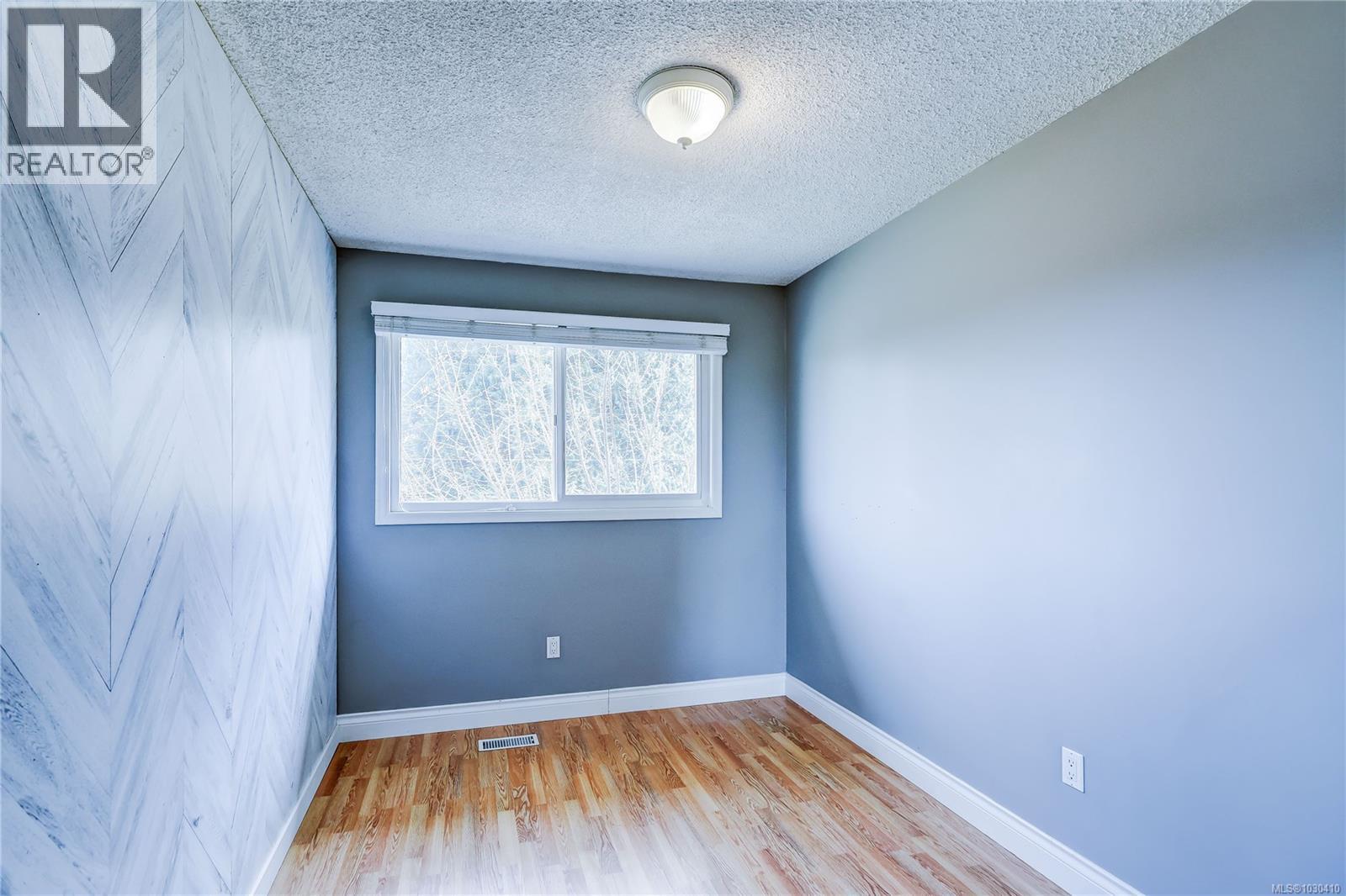 785 PARKVIEW DR - 15