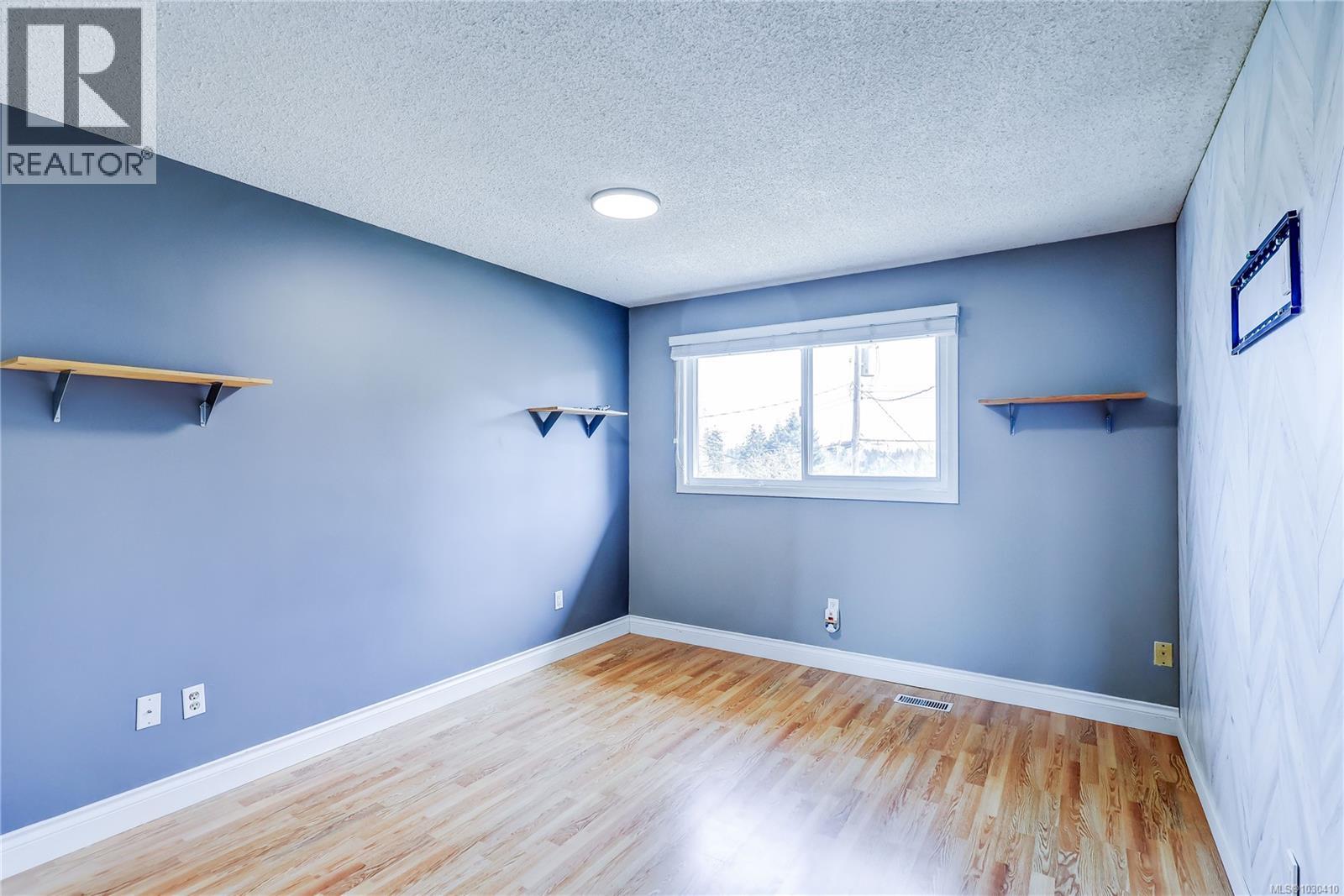 785 PARKVIEW DR - 16