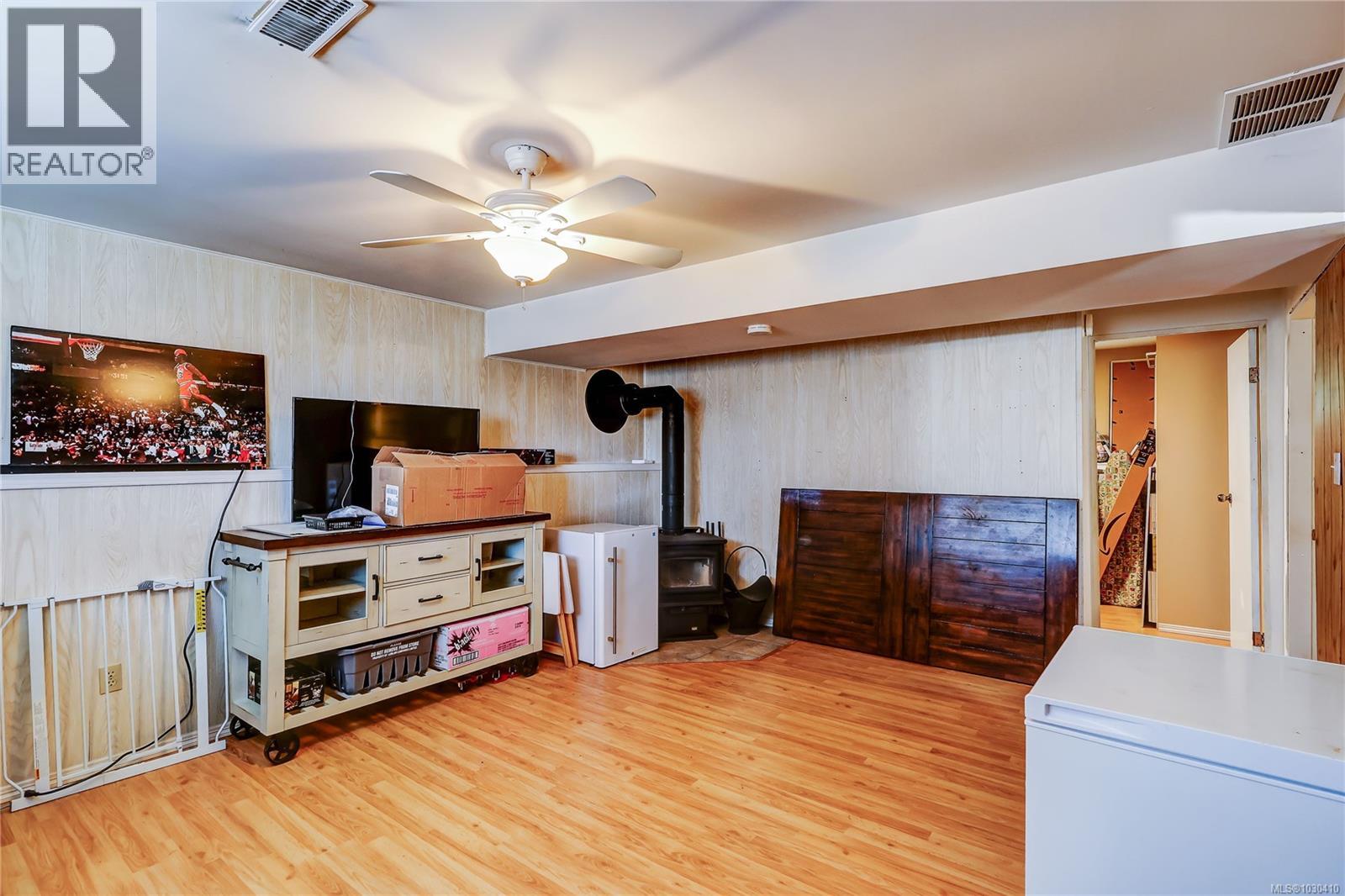 785 PARKVIEW DR - 17