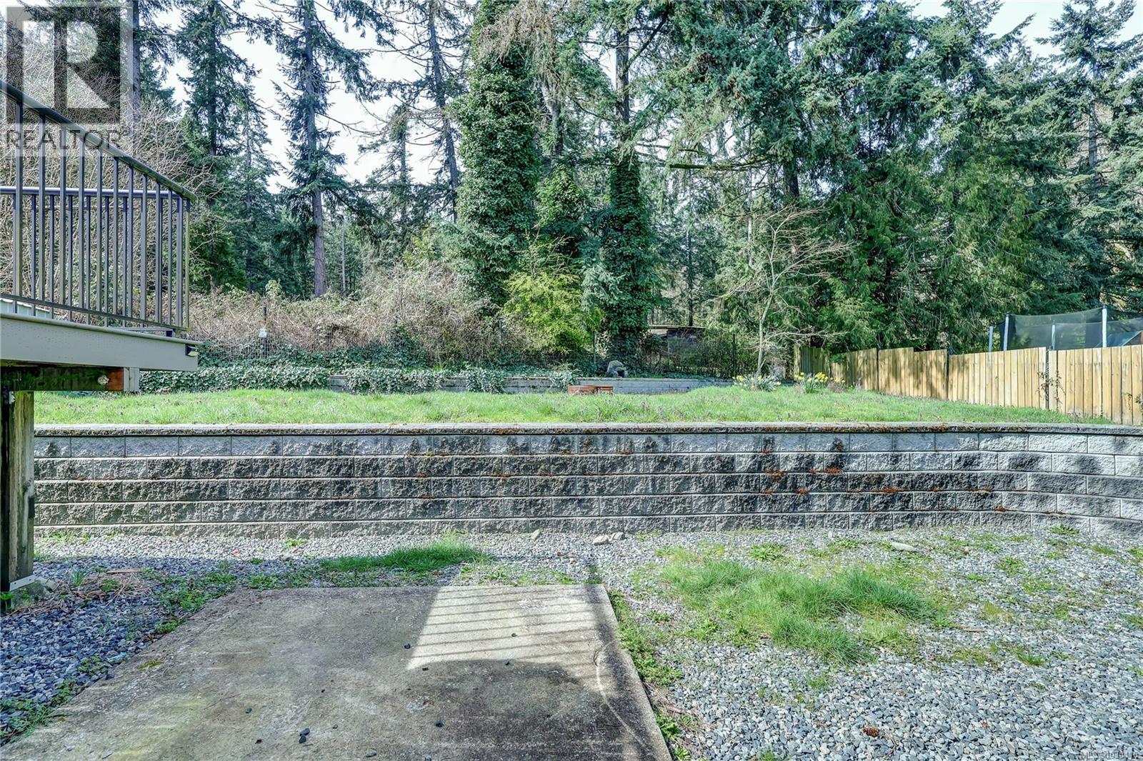 785 PARKVIEW DR - 27