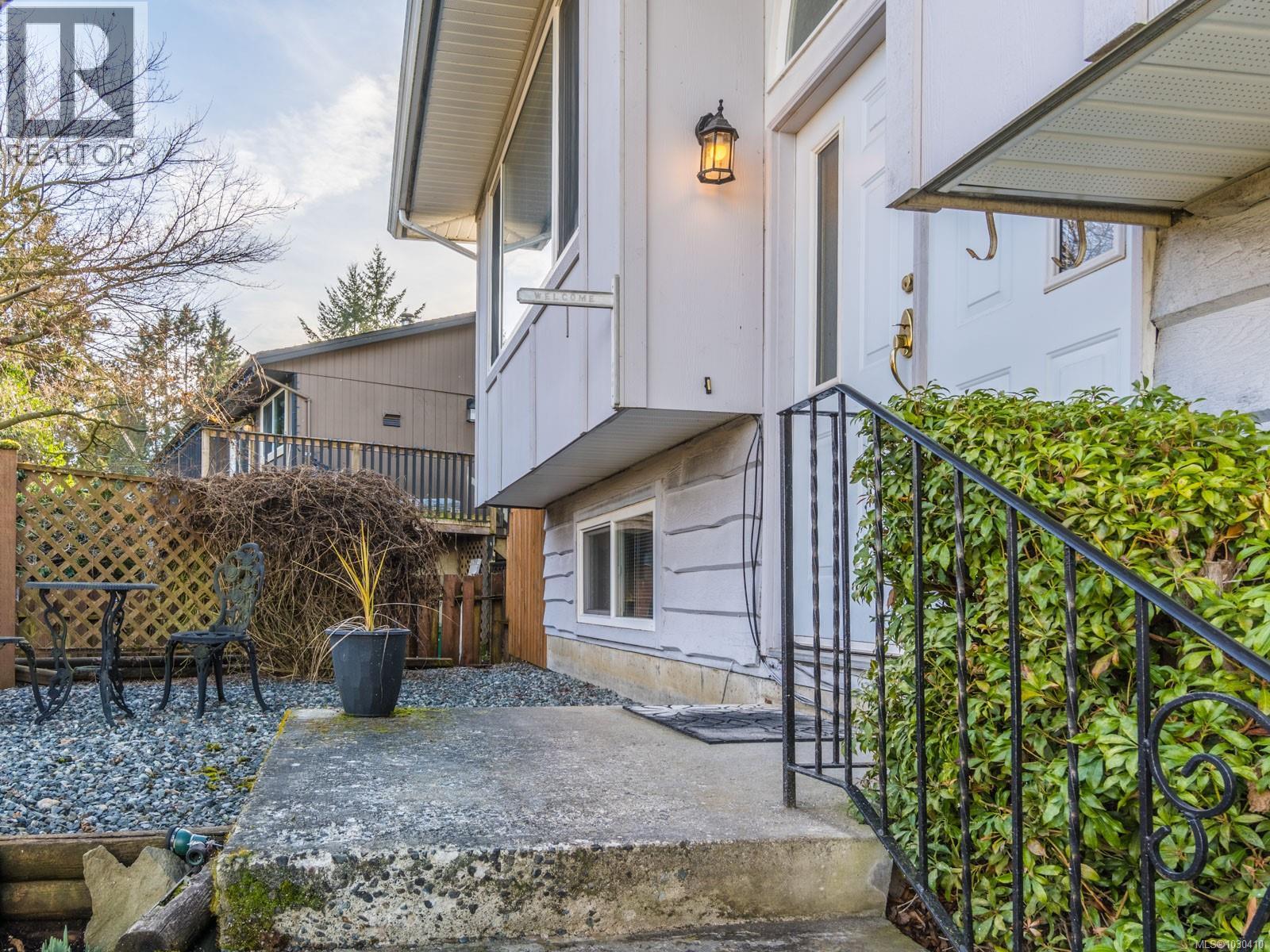 785 Parkview Dr - 3