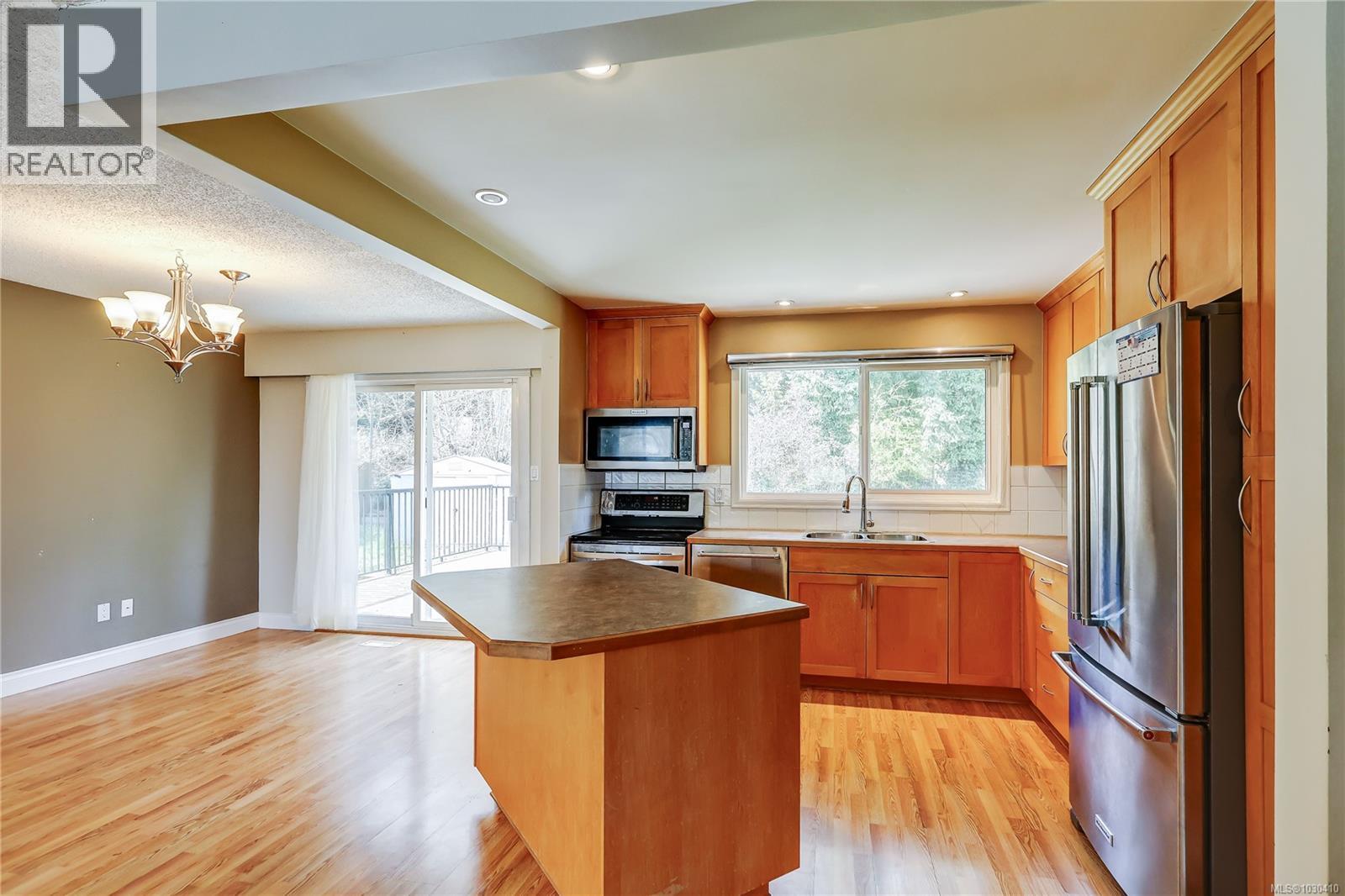 785 Parkview Dr - 5