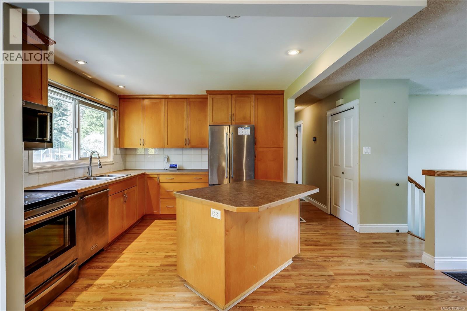 785 Parkview Dr - 7