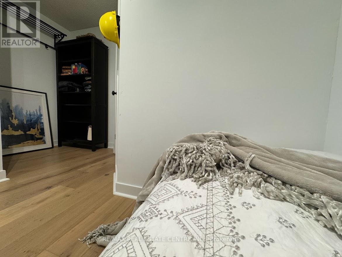 #217 295 ADELAIDE STREET W - 11