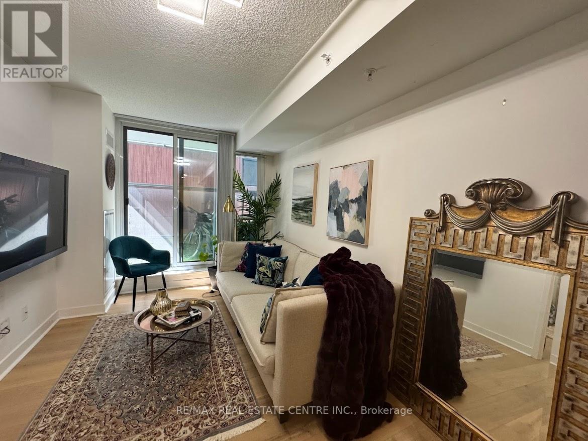 #217 295 ADELAIDE STREET W - 4