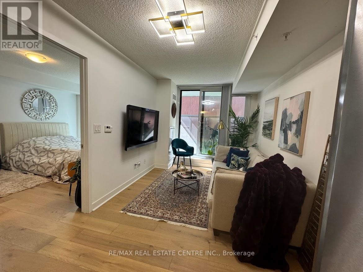 #217 295 ADELAIDE STREET W - 5