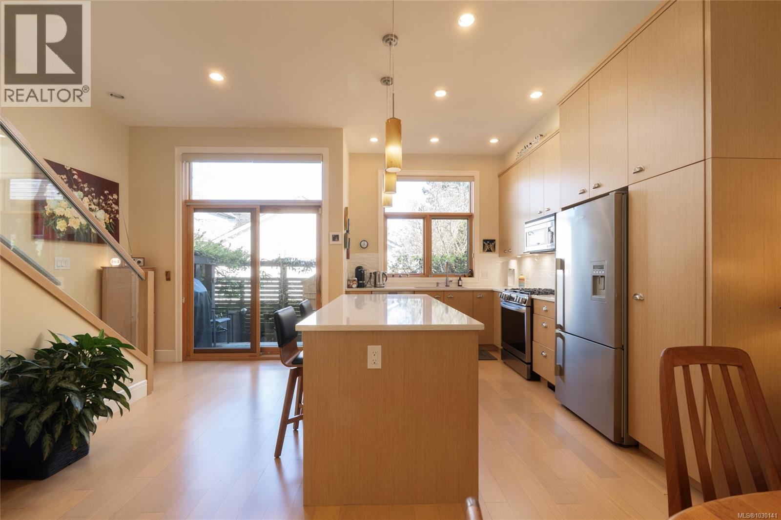 10 1020 Richardson Street, Victoria