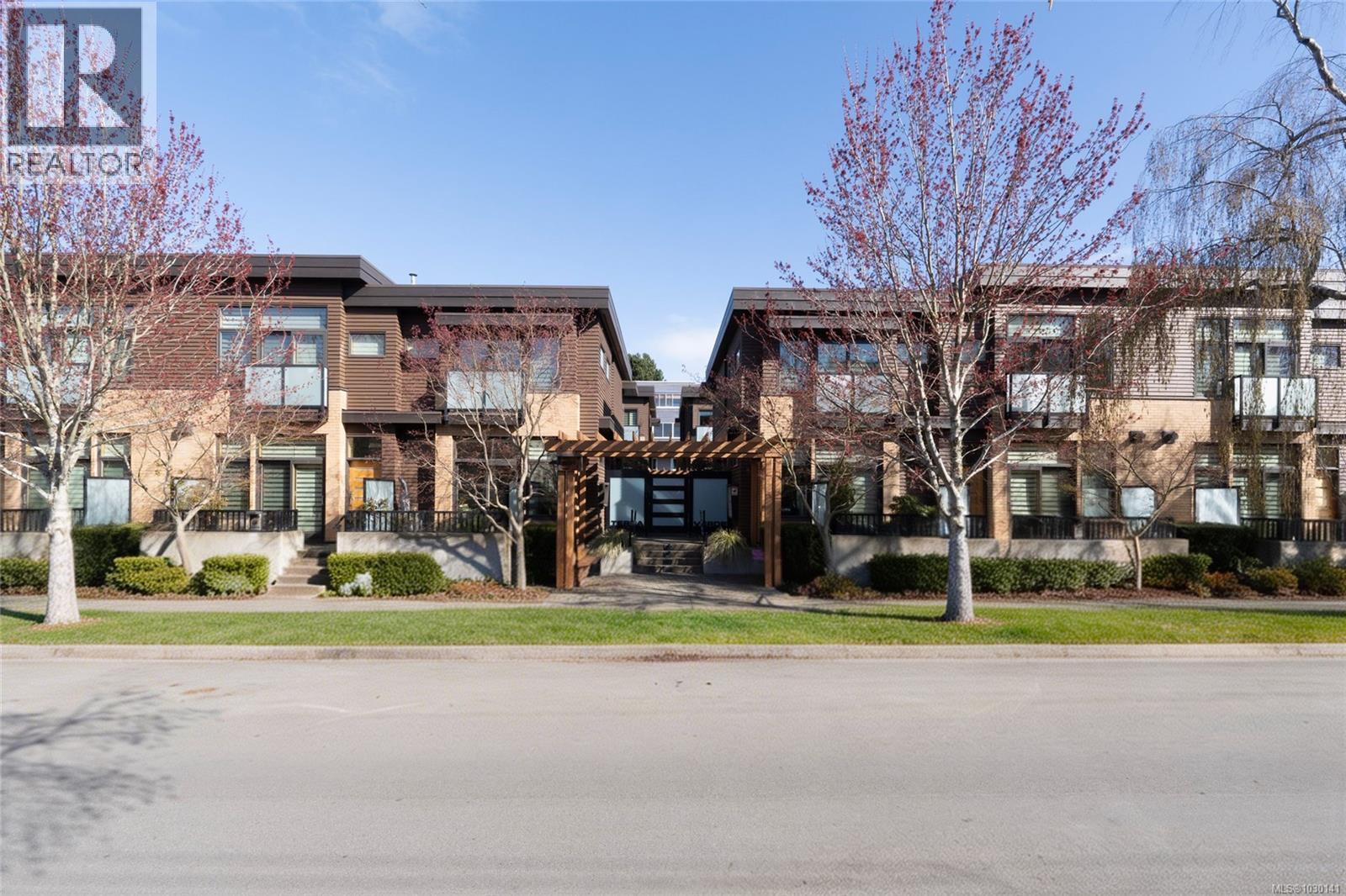 10 1020 Richardson Street, Victoria