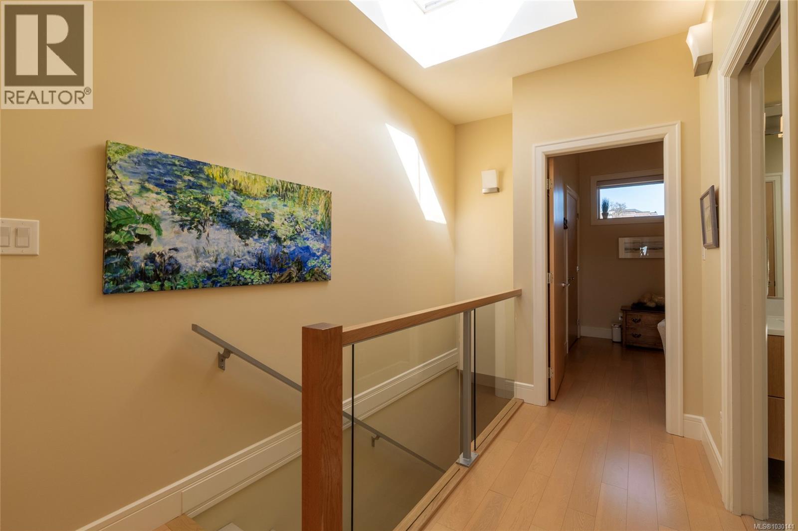 10 1020 Richardson Street, Victoria