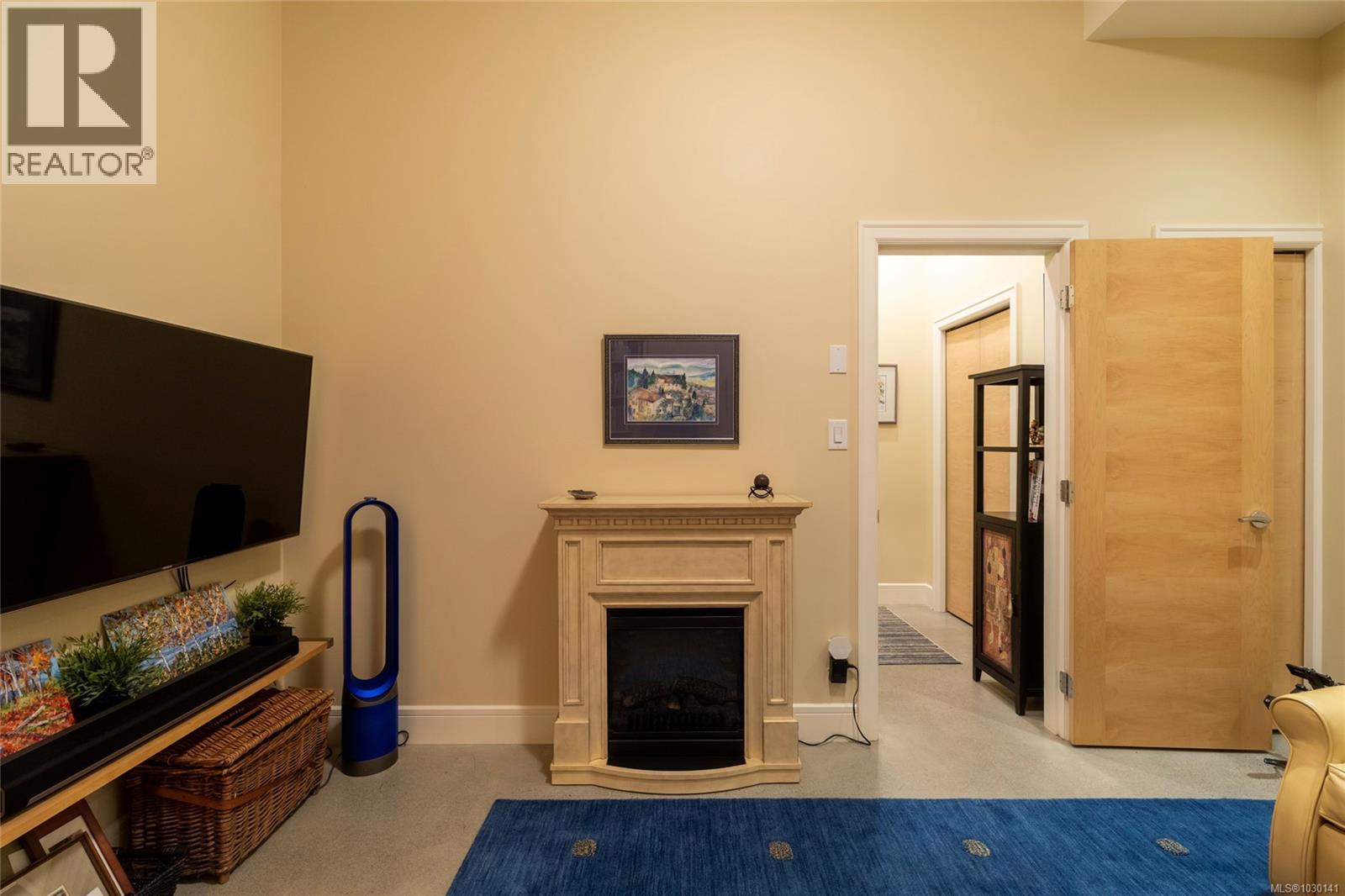 10 1020 Richardson Street, Victoria