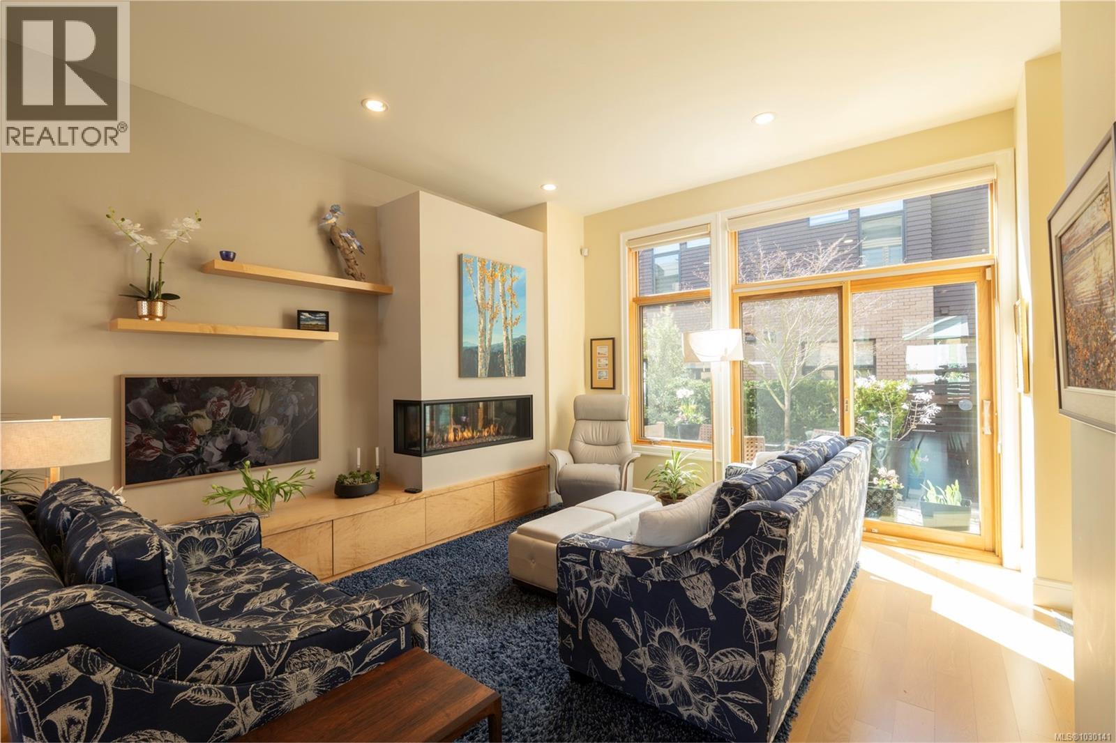 10 1020 Richardson Street, Victoria