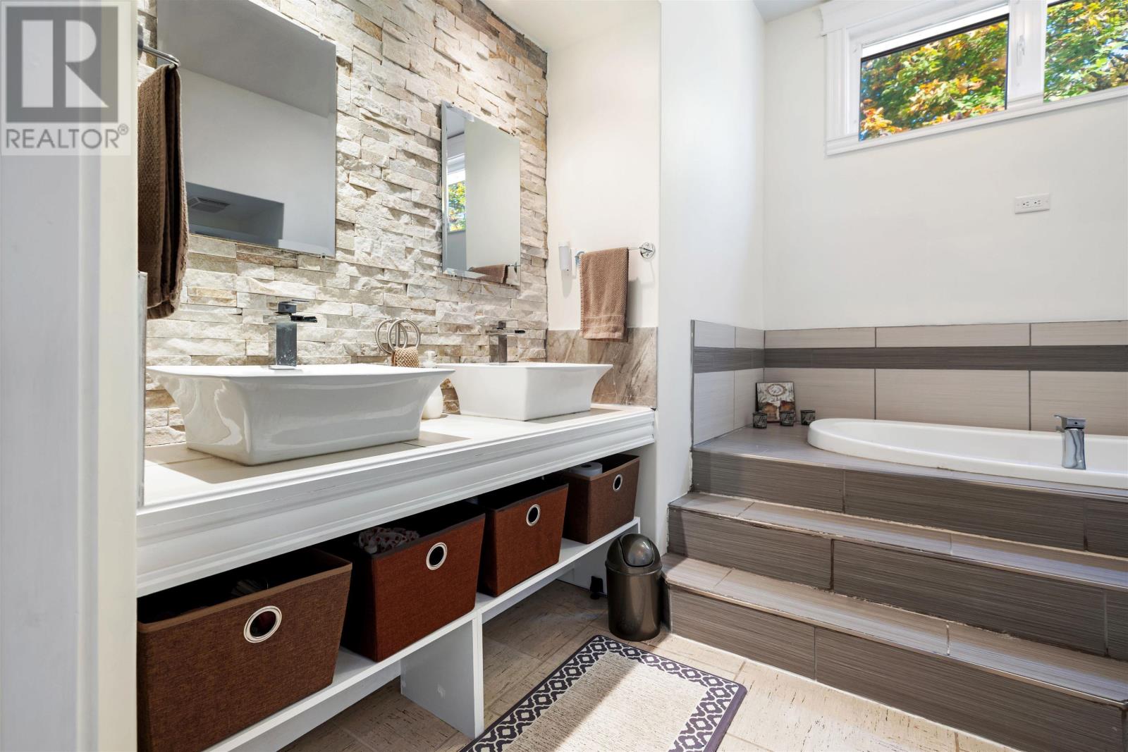 Property 5 of 36 of 208 PLEASANT Street