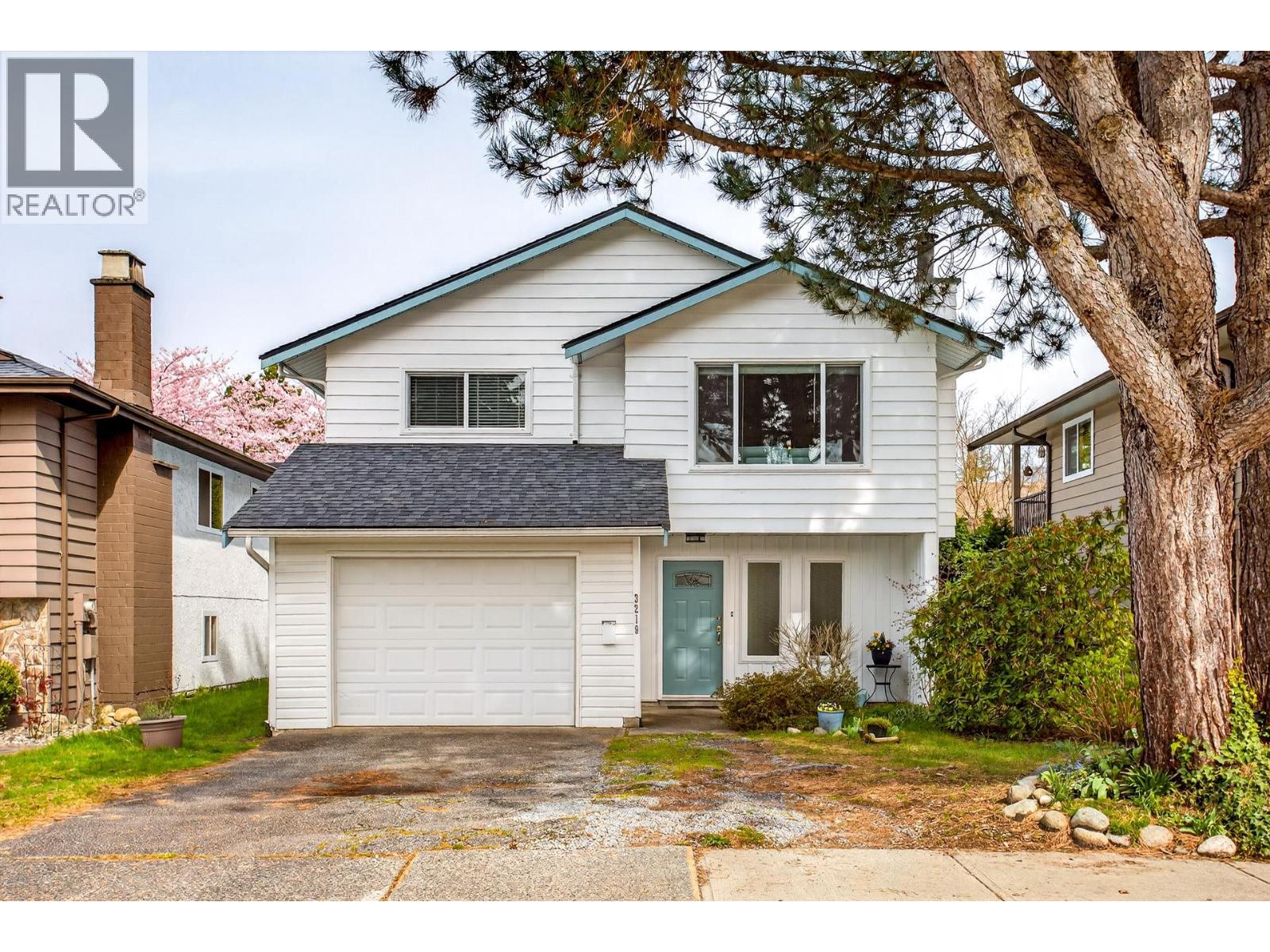 3219 HARWOOD Avenue - main photo