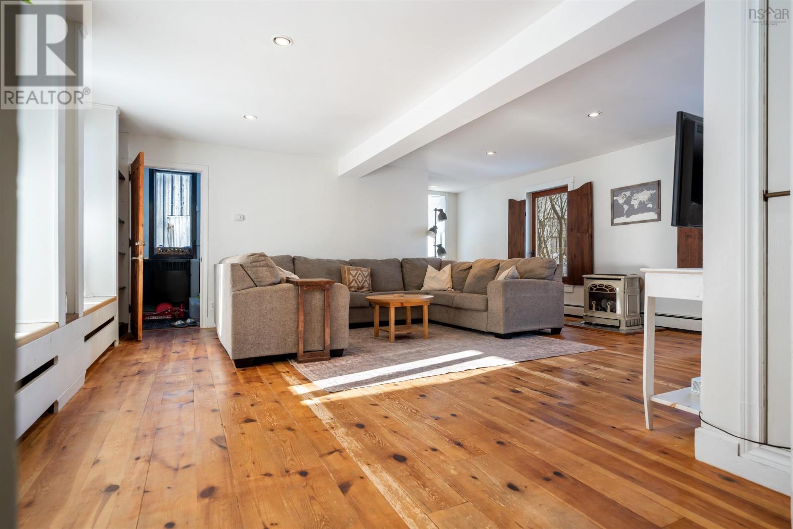 Property 28 of 49 of 8671 Highway 2