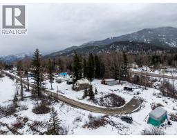 9898 Victoria Street, Hosmer, BC V0B1M5 Photo 9
