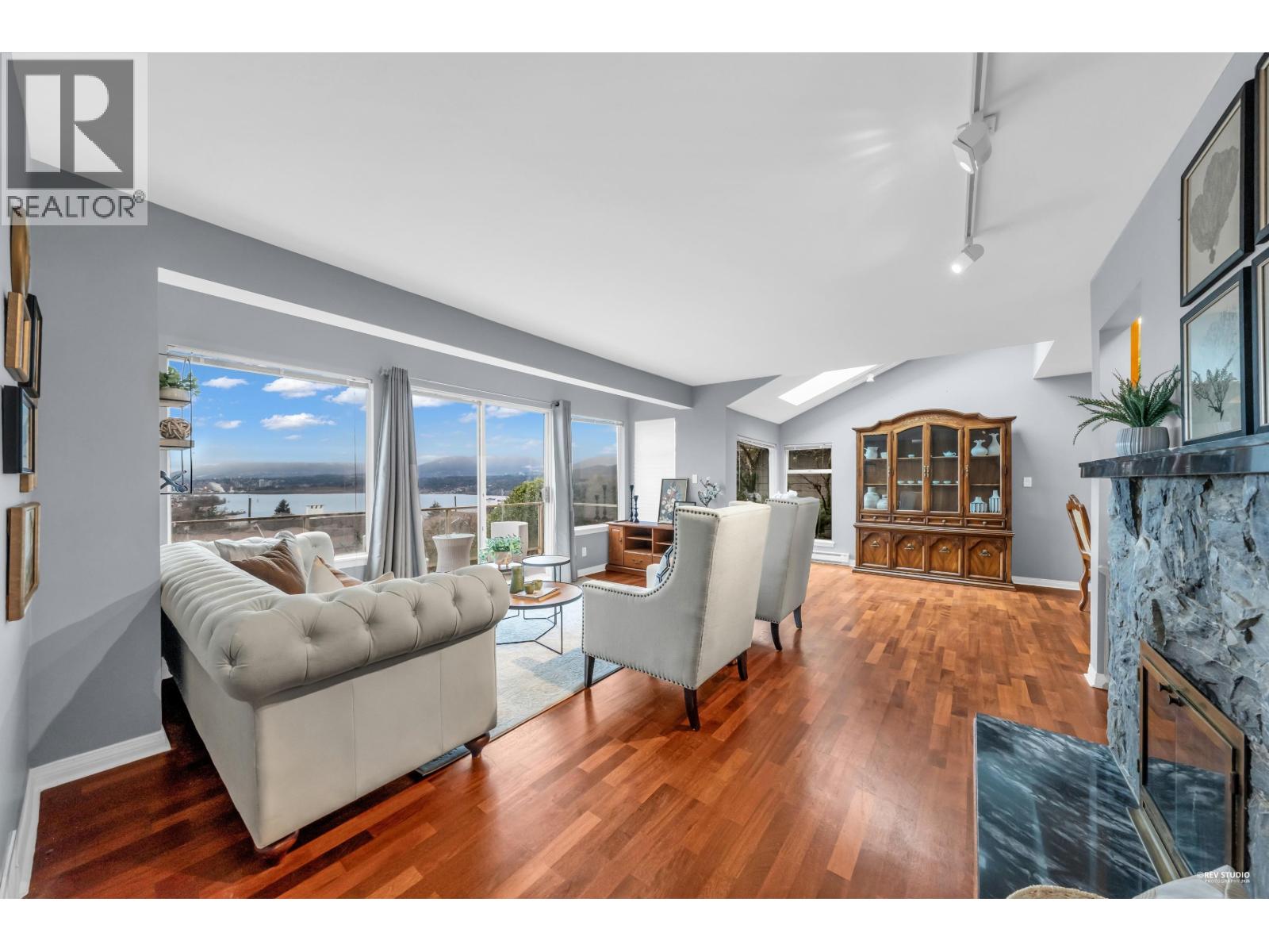 7238 BRAESIDE Drive - main photo