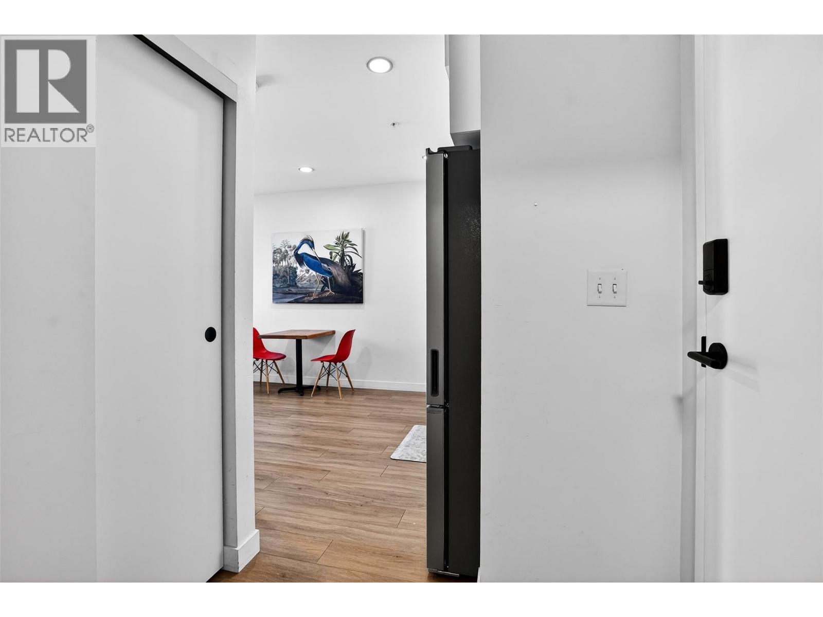 #403 514 VICTORIA Street - 4