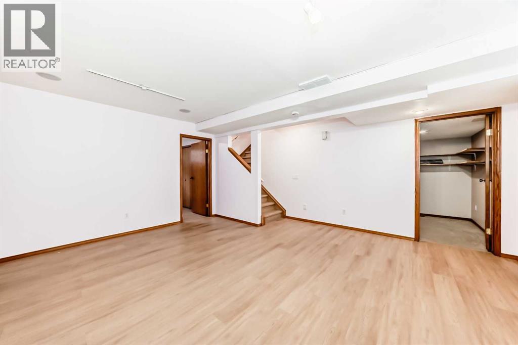 Single Family House for Sale in  Harvest Oak Green NE Harvest Hills Calgary 