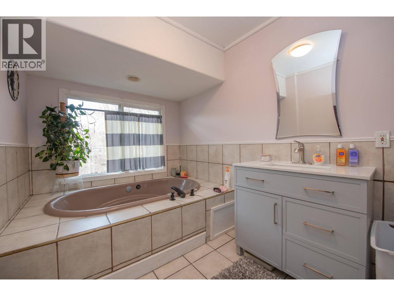  1775 Maple Street, Lumby