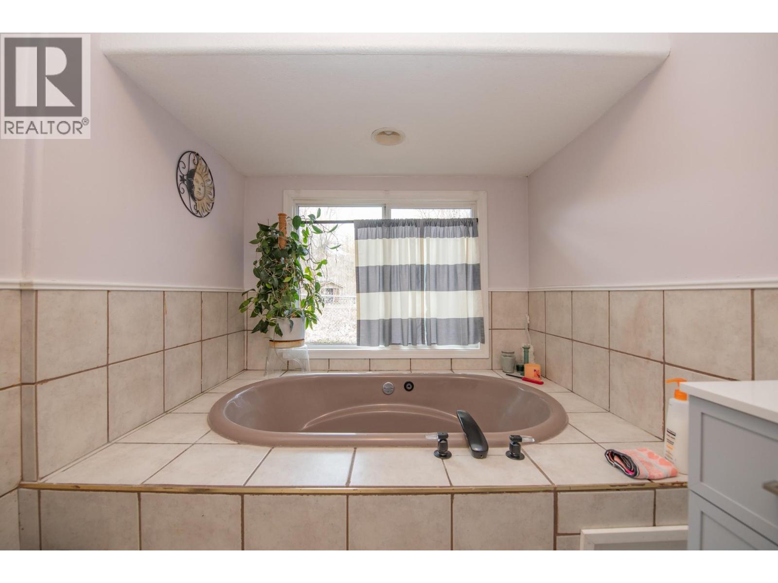  1775 Maple Street, Lumby