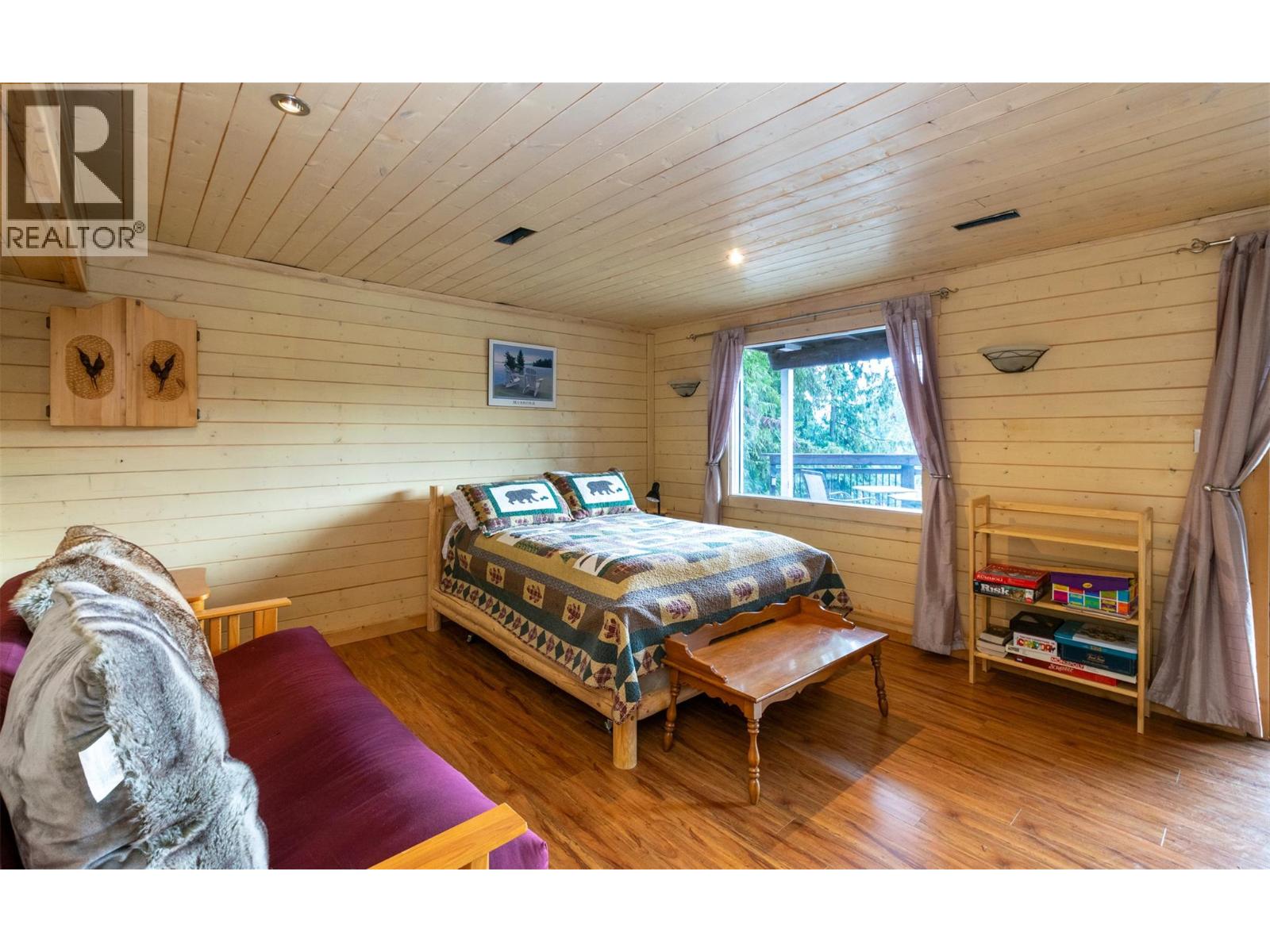  7796 Columbia Drive, Anglemont