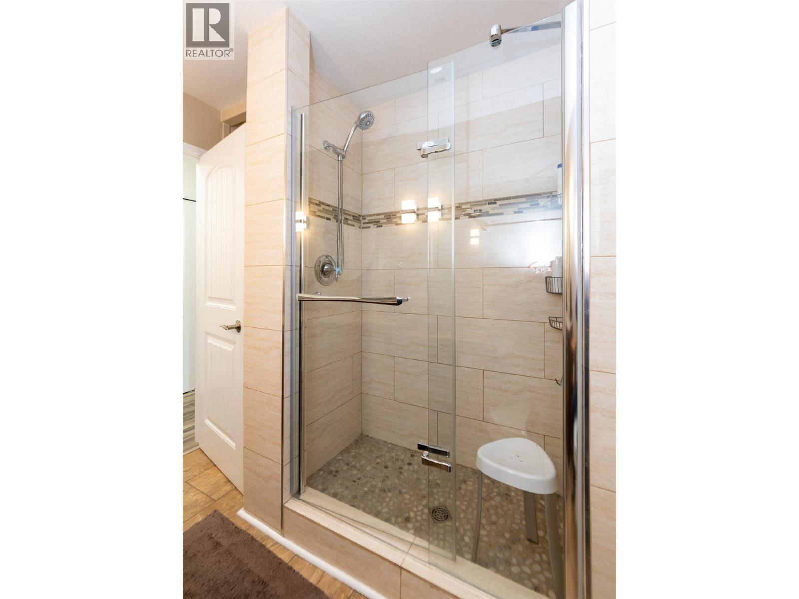  7796 Columbia Drive, Anglemont