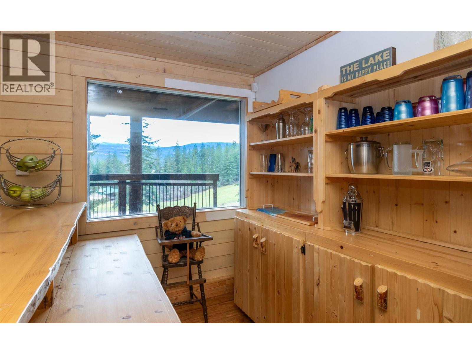  7796 Columbia Drive, Anglemont