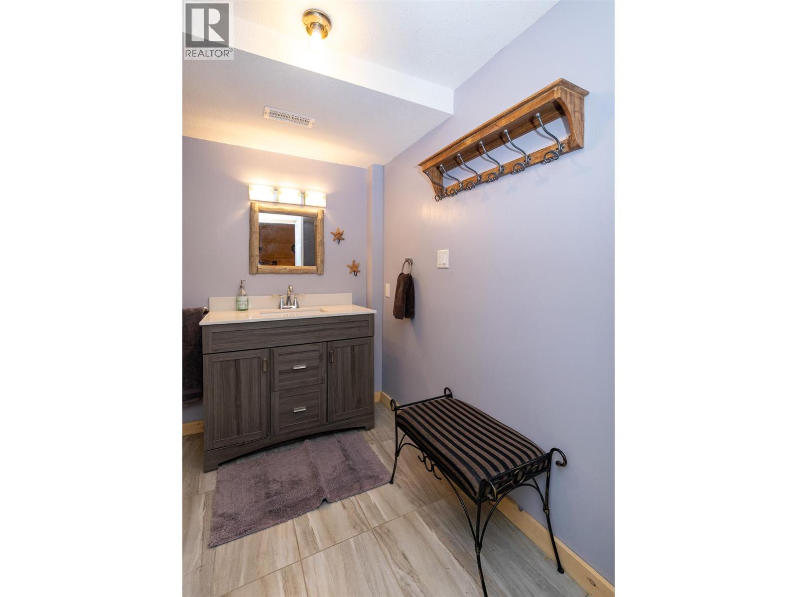  7796 Columbia Drive, Anglemont