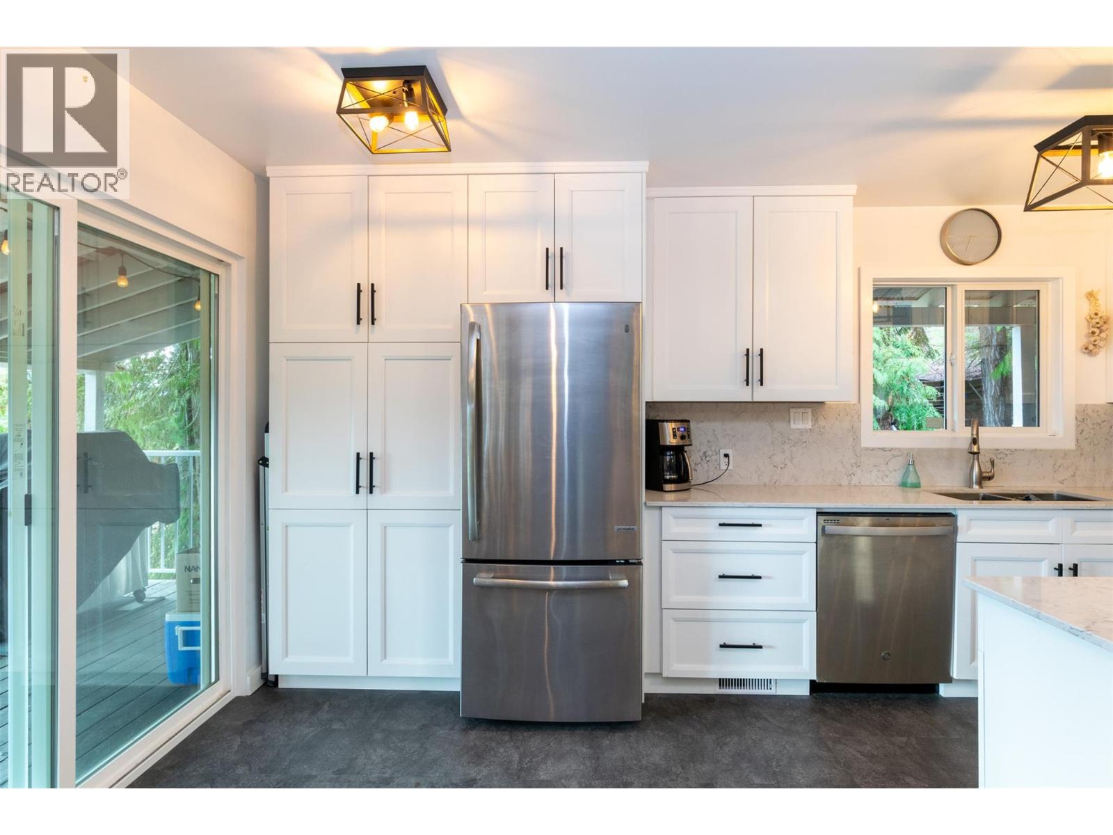  7796 Columbia Drive, Anglemont