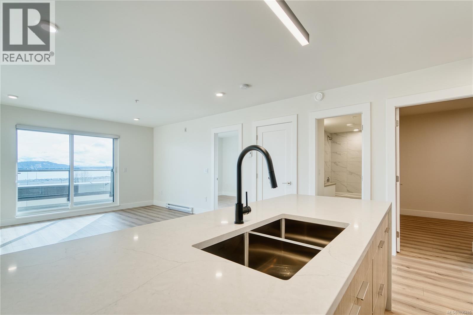 #404 45 HALIBURTON ST - 10