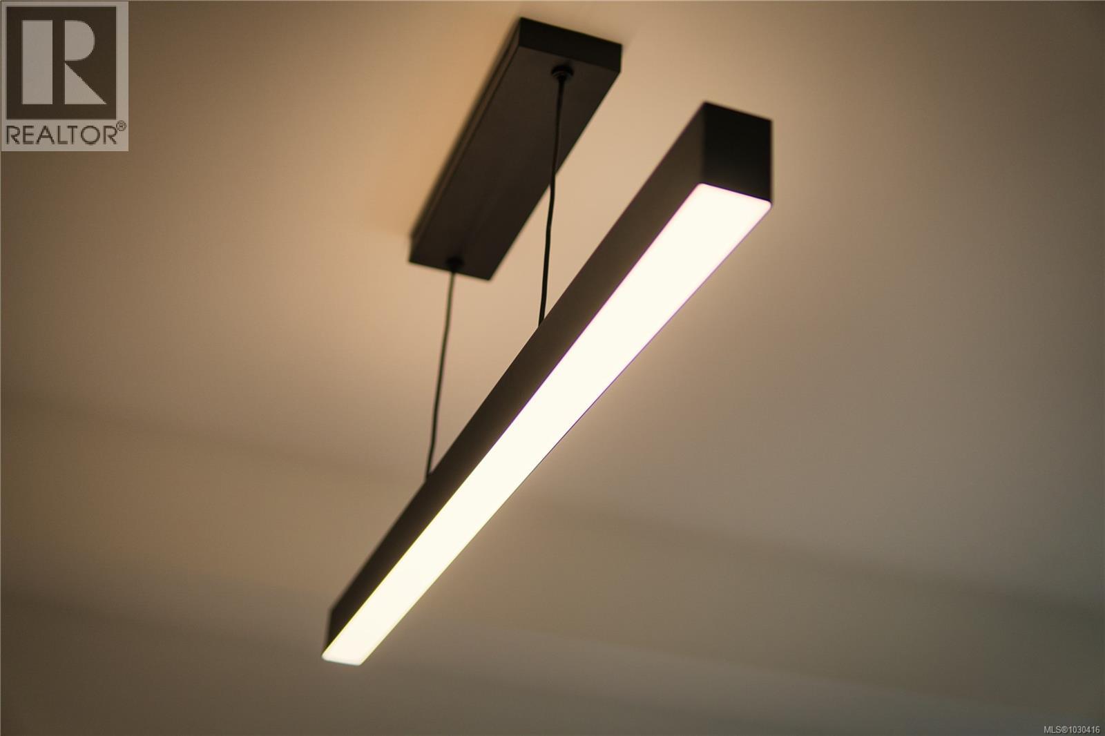 #404 45 HALIBURTON ST - 11