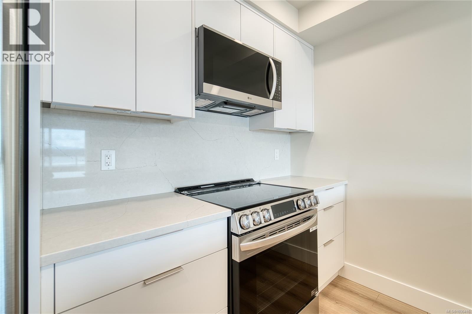 #404 45 HALIBURTON ST - 12