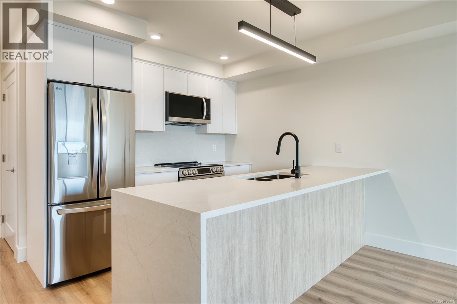 #404 45 HALIBURTON ST - 15