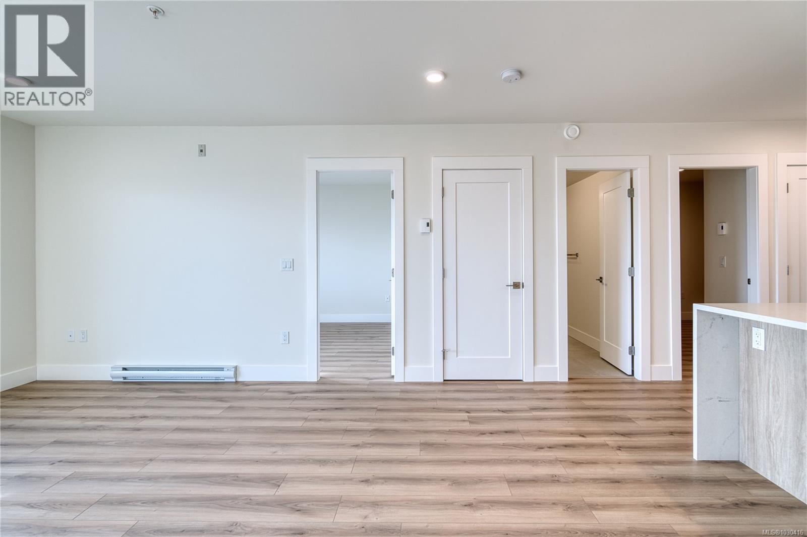 #404 45 HALIBURTON ST - 17