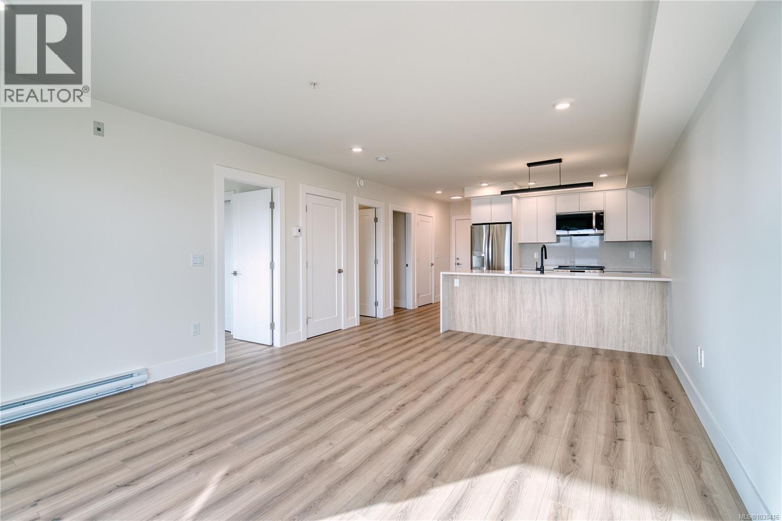 #404 45 HALIBURTON ST - 18