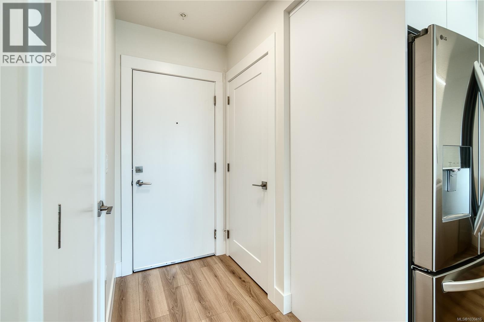 #404 45 HALIBURTON ST - 19