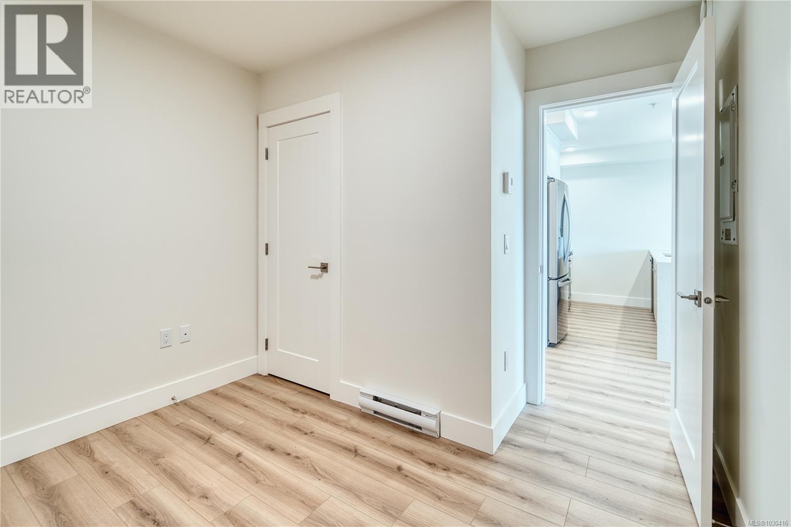 #404 45 HALIBURTON ST - 22