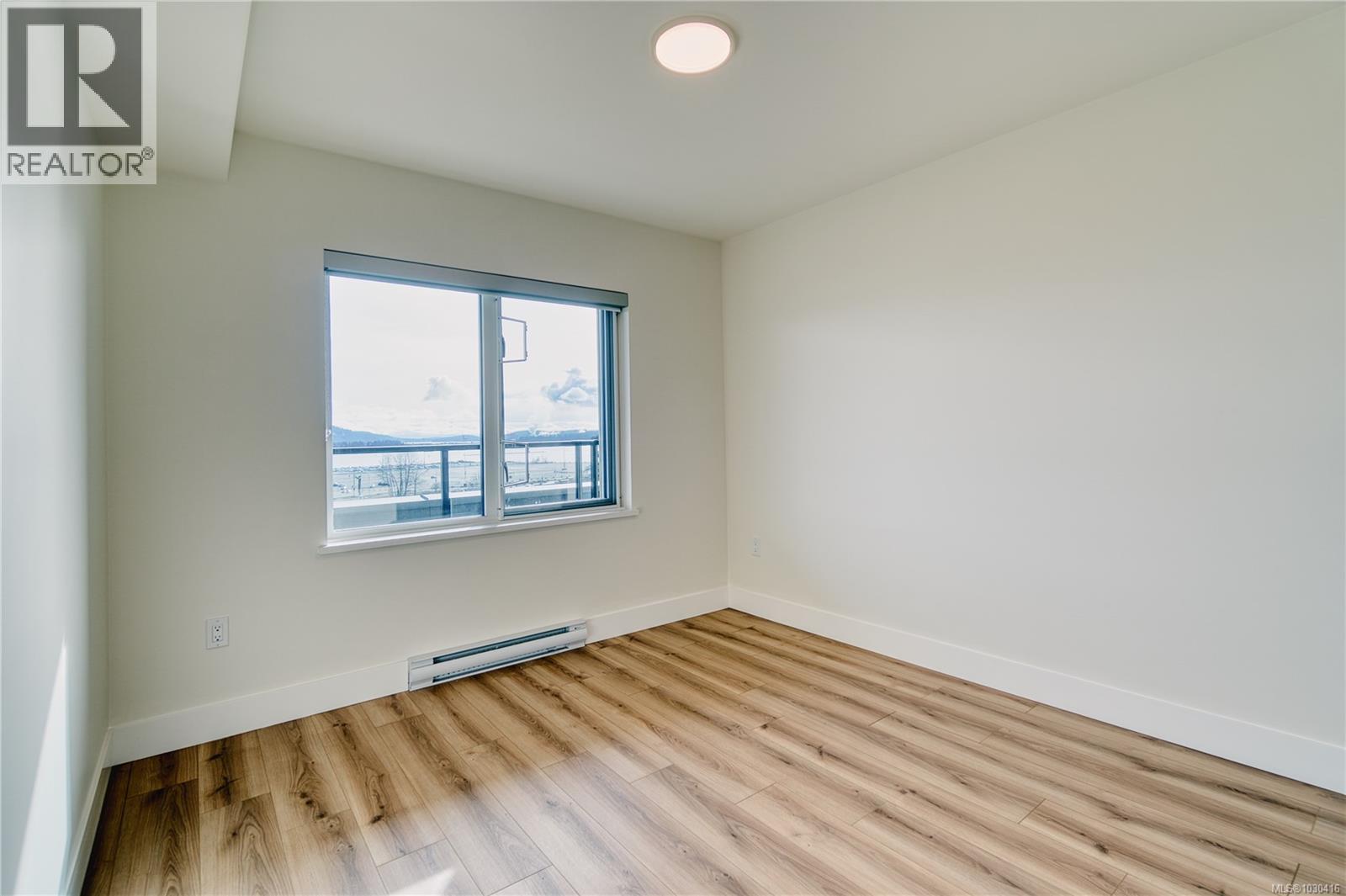 #404 45 HALIBURTON ST - 24